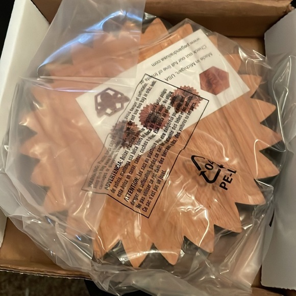 NEW IN BOX - Wood Sunflower Trivet​ - Picture 2 of 2